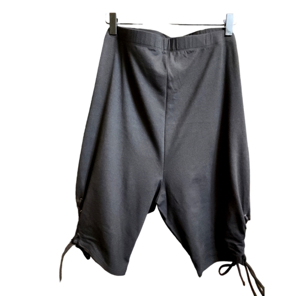 NWOT Torrid premium lace up Maternity bike short - Picture 2 of 4